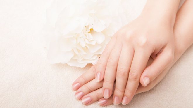 Frágiles, amarillentas o con manchas blancas: cuáles son las anomalías y problemas más frecuentes de las uñas