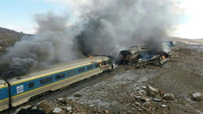 Un choque de trenes en Irán deja 44 muertos y más de 80 heridos