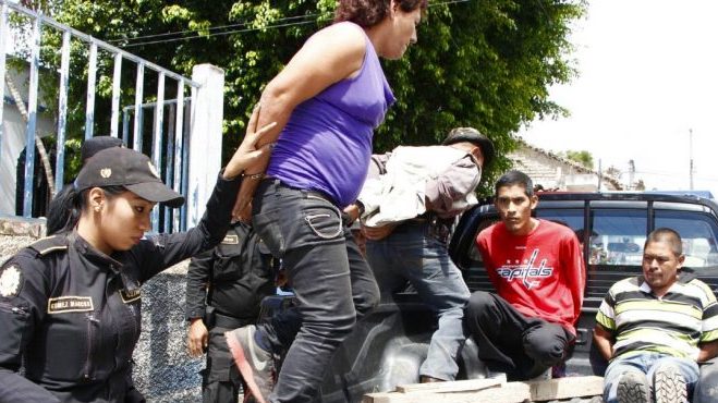 Cinco presuntos sicarios son capturados por atacar a una persona