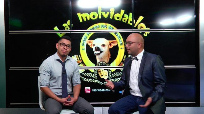 Otto Angel y Ben Kei Chin presentando el inicio del Resumen de Las Inolvidables 2016. De fondo el Chihuahua emblema del programa.