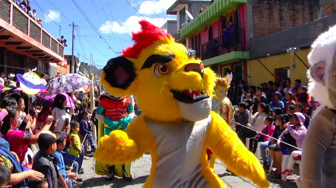 El león sale a bailar en el convite, como a todos nos tocó con el inicio de este año