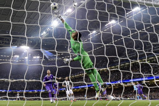 Keylor Navas fue medido cn el pelotazo que le dió el empate a la Juve en el Primer tiempo.