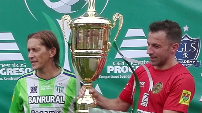 Copa-Cementos-Progreso-01-Michel-Salgado-Alessandro-Del-Piero-00