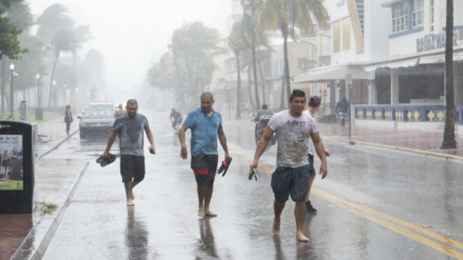 vientos acelerados, aunque no Irma no llegará si no hasta las 8 pm (hora local). Foto Samuel Loeb AFP