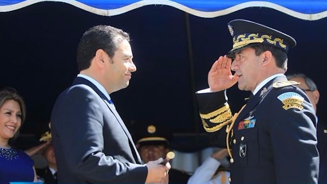 Jimmy Morales fue quien aprobó su propio bono militar de Q50 mil