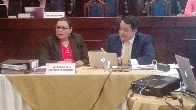 Juan Carlos Borrayo defendió al Presidente Jimmy Morales en la pesquisidora que indaga sobre el caso de financiamiento en FCN. Alli cuestionó el papel de la Contadora Gloria Pérez.