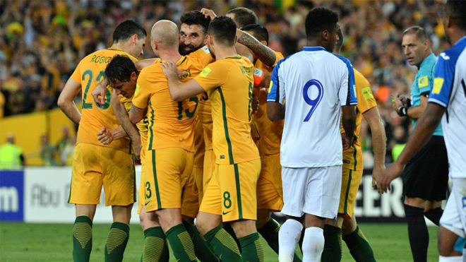 Australia 's Mile Jedinak (C) is congratulated by teammates after scoring against Honduras in their 2018 World Cup qualification play-off football match at Stadium Australia in Sydney on November 15, 2017. Saeed KHAN / AFP