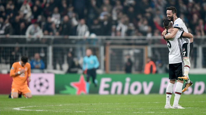 Besiktas' Pepe and Gokhan Gonul celebrate at the end of the UEFA Champions League Group G football match between Besiktas JK and FC Porto on November 21, 2017 at the Vodafone Park in Istanbul. Turkish champions Besiktas reached the Champions League last 16 for the first time in 31 years, as a 1-1 draw with Porto in Istanbul wrapped up top spot in Group G. OZAN KOSE / AFP