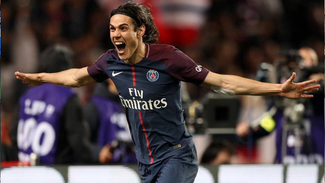 Paris Saint-Germain's Uruguayan forward Edinson Cavani celebrates after scoring a goal during the French L1 football match between Monaco and Paris Saint-Germain (PSG) at the Louis II stadium, in Monaco, on November 26, 2017. VALERY HACHE / AFP