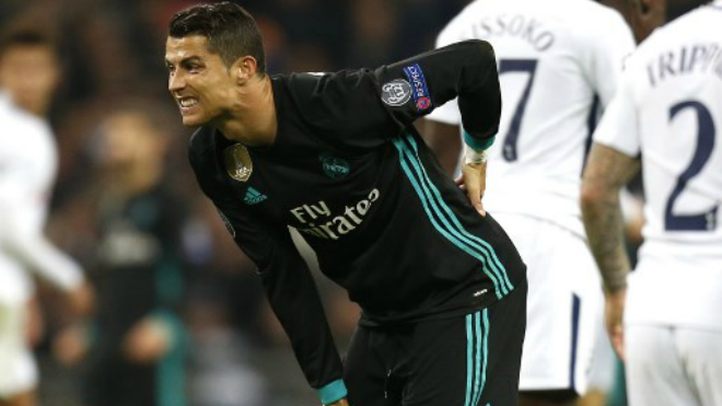 Cristiano Ronaldo del Real Madrid se muestra dolido tras la derrota propinada por el Tottenham de 3 a 1 en la Champions. Foto AFP