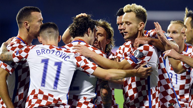 Croatia's players celebrate after soring a goal during the WC 2018 play-off football qualification match between Croatia and Greece at the Maksimir stadium, in Zagreb, on November 9, 2017. STRINGER / AFP