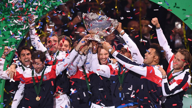 France's team hold the trophy after winning the Davis Cup World Group final tennis match between France and Belgium at The Pierre Mauroy Stadium in Villeneuve d'Ascq near Lille on November 26, 2017. Denis Charlet / AFP