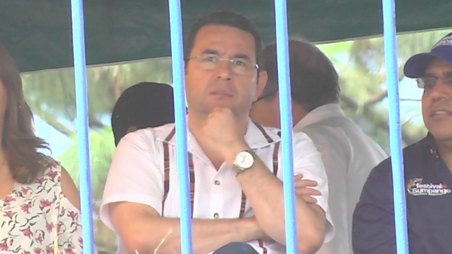 ¡Jimmy esta tras las rejas! Naaa, solo es la perspectiva... pero la perspectiva de Las Inolvidables