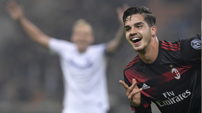 AC Milan's Portuguese forward Andre Silva celebrates after scoring during the UEFA Europa League group D football match between AC Milan and FK Austria-Wiendur at the San Siro stadium in Milan on November 23, 2017. MIGUEL MEDINA / AFP