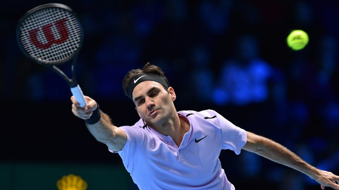 Switzerland's Roger Federer returns to Croatia's Marin Cilic during their men's singles round-robin match on day five of the ATP World Tour Finals tennis tournament at the O2 Arena in London on November 16, 2017. Glyn KIRK / AFP
