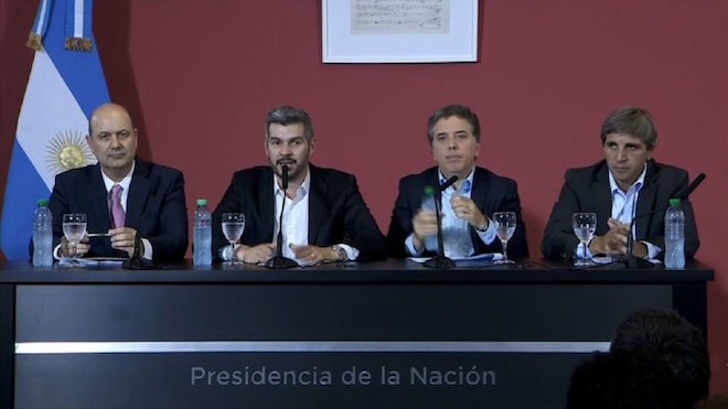 Argentina eleva meta de inflación y anuncia más endeudamiento