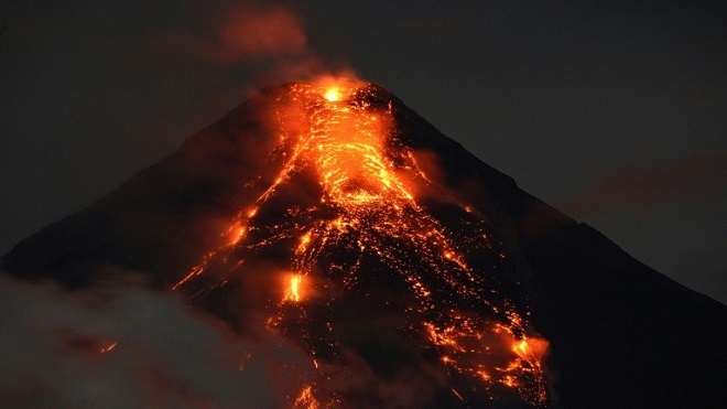 Filipinas planea forzar evacuaciones de zonas aledañas a volcán en erupción