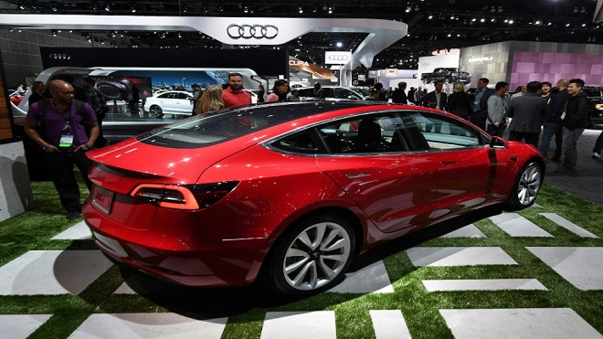Tesla retrasa nuevamente su meta para aumentar producción del Model 3
