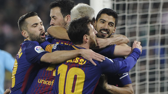 Barcelona's Croatian midfielder Ivan Rakitic (C) celebrates with teammates after scoring a goal during the Spanish league football match between Real Betis and FC Barcelona at the Benito Villamarin stadium in Sevilla on January 21, 2018. CRISTINA QUICLER / AFP