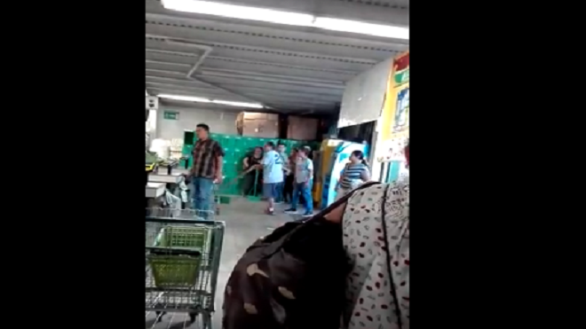 (Vídeo) Gritos y amenazas en supermercado de la capital