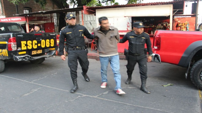PNC sorprenden a un hombre con arma hechiza en Palín