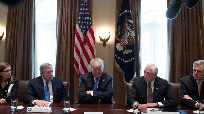 Trump desata su ira tras la orden judicial que favorece a jóvenes indocumentados