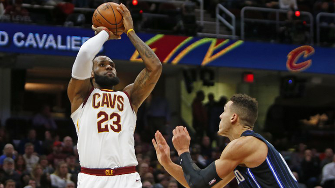 CLEVELAND, OH - JANUARY 18: LeBron James #23 of the Cleveland Cavaliers pulls up for a shot against Aaron Gordon #00 of the Orlando Magic at Quicken Loans Arena on January 18, 2018 in Cleveland, Ohio. NOTE TO USER: User expressly acknowledges and agrees that, by downloading and or using this photograph, User is consenting to the terms and conditions of the Getty Images License Agreement. Justin K. Aller/Getty Images/AFP Justin K. Aller / GETTY IMAGES NORTH AMERICA / AFP