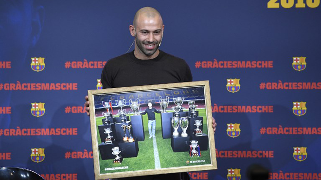 Barcelona's Argentinian defender Javier Mascherano poses with a framed picture of him and the major trophies he won with the football club during a farewell ceremony in Barcelona ahead of his transfer to China on January 24, 2018. Mascherano was unveiled as the latest big name to move to China, signing for Hebei China Fortune from Barcelona. LLUIS GENE / AFP