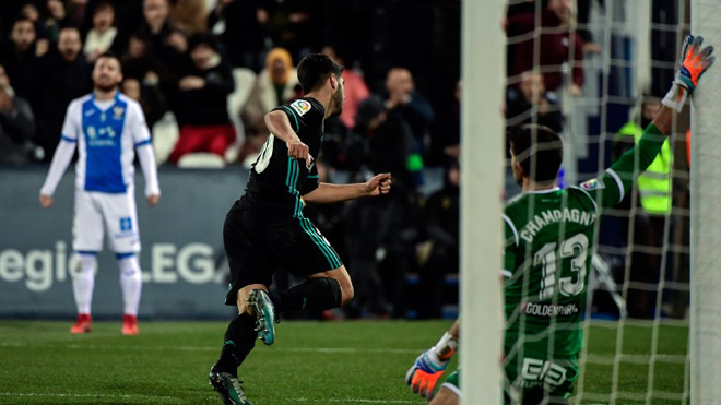 Real Madrid's Spanish midfielder Marco Asensio celebrates after scoring a goal during the Spanish 'Copa del Rey' (King's cup) football match between Leganes and Real Madrid at the Estadio Municipal Butarque in Leganes on January 18, 2018. OSCAR DEL POZO / AFP