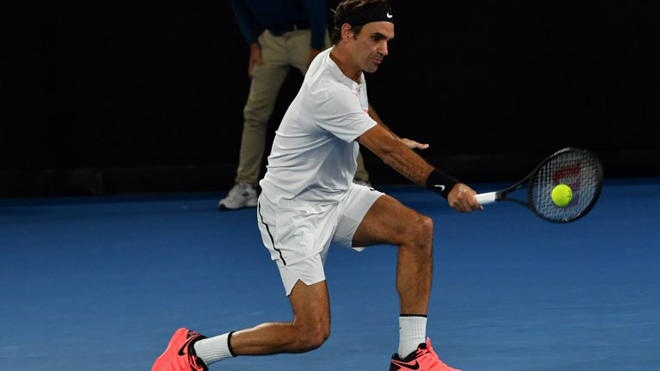 Switzerland's Roger Federer hits a return against Czech Republic's Tomas Berdych in their men's singles quarter-finals match on day 10 of the Australian Open tennis tournament in Melbourne on January 24, 2018. Paul Crock / AFP