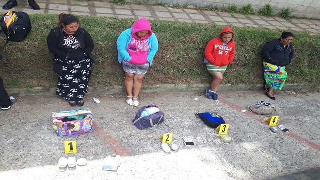 Mujeres sorprendidas cuando intentaban ingresar ilícitos a Fraijanes