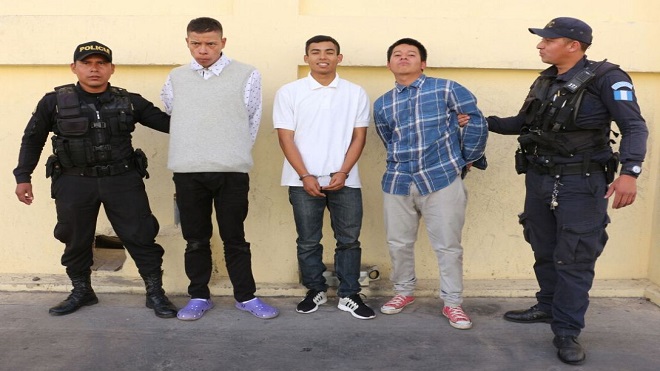 Tres presuntos pandilleros capturados con arma de fuego