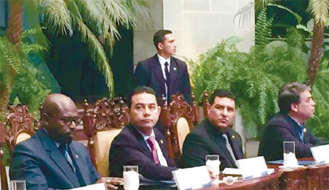 Ejecutivo favorece contratos a familiares de diputados