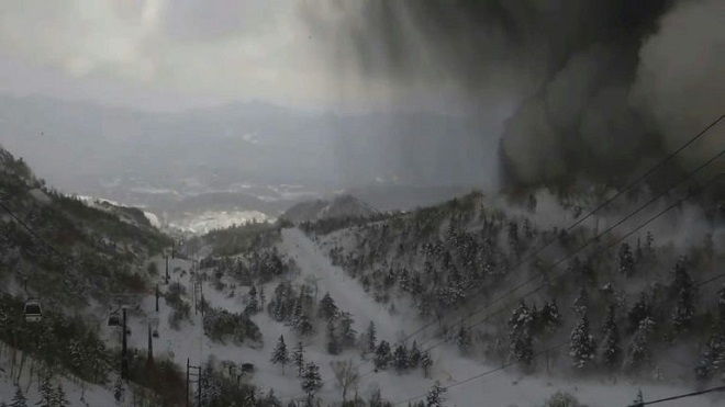 Un muerto y varios heridos tras una erupción volcánica en Japón