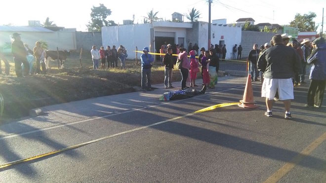 Tráiler arrolla a hombre que aparentemente se dirigía a una protesta