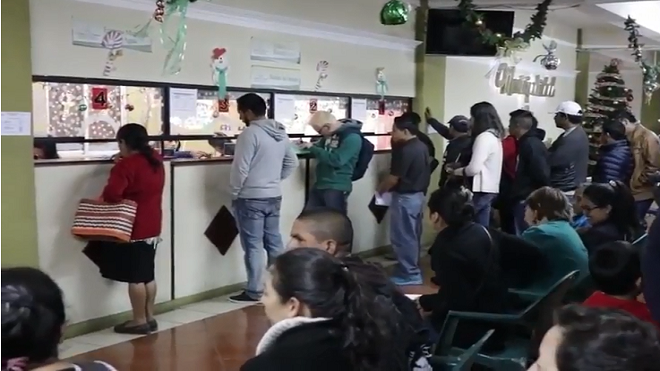 Masiva afluencia de personas para el pago de boleto de ornato