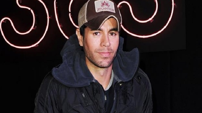 Enrique Iglesias muestra la primera imagen de uno de sus mellizos