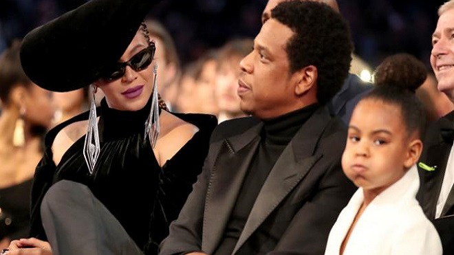 El papel de mamá de Beyoncé la convierte en el mejor meme de los Grammy