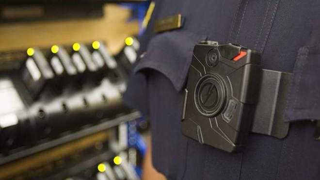 Nueva York colocará cámaras en uniformes de todos sus policías
