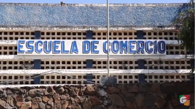 Por falta de aulas y escritorios alumnos no pueden continuar sus estudios