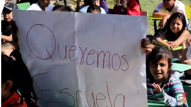 Estudiantes y padres de familia exigen construcción de escuela