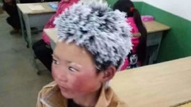 Niño llegó congelado a clases y su imagen se hizo viral
