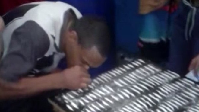 VIDEO: Presos aspiran más de 100 rayas de cocaína en una cárcel