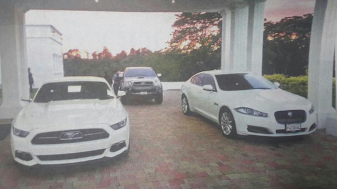 VIDEO: Desaparecen dos carros de la mansión de Manuel Baldizón