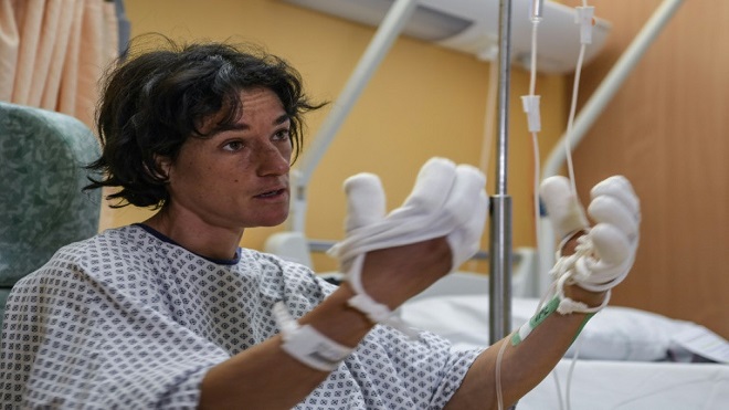La alpinista francesa rescatada cuenta su calvario, "una huida hacia abajo"
