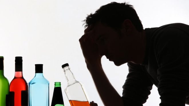 "Acabé durmiendo en un parque": el dramático testimonio de un joven al que el alcohol le destruyó la vida