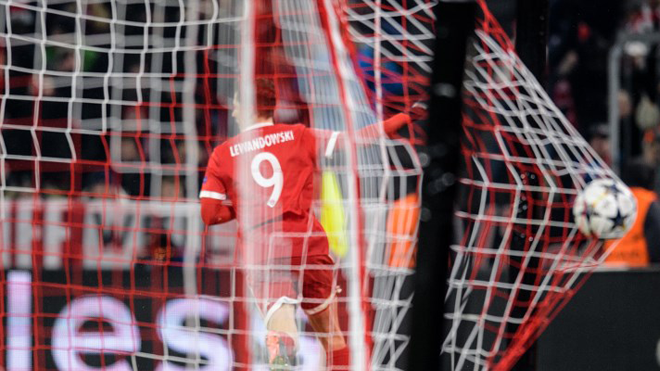 Bayern Munich's Polish forward Robert Lewandowski celebates afer he scored a goal during the UEFA Champions League round of sixteen first leg football match Bayern Munich vs Besiktas Istanbul on February 20, 2018 in Munich, southern Germany. Matthias Balk / DPA / AFP