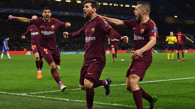 Barcelona's Argentinian striker Lionel Messi (C) celebrates with teammates after scoring their first goal during the first leg of the UEFA Champions League round of 16 football match between Chelsea and Barcelona at Stamford Bridge stadium in London on February 20, 2018. Ben STANSALL / AFP