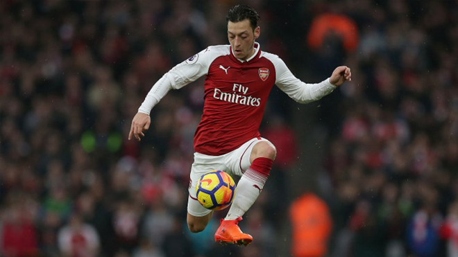 In this file photo taken on November 18, 2017 Arsenal's German midfielder Mesut Ozil controls the ball during the English Premier League football match between Arsenal and Tottenham Hotspur at the Emirates Stadium in London. German playmaker Mesut Ozil ended speculation over his future at Arsenal by agreeing a new three-year deal with the Premier League giants on February 1, 2018. Daniel LEAL-OLIVAS / AFP