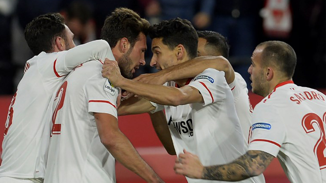 Sevilla's Italian midfielder Franco Vazquez (2L) celebrates with teammates after scoring a goal during the Spanish 'Copa del Rey' (King's cup) second leg semi-final football match between Sevilla FC and Club Deportivo Leganes SAD at the Ramon Sanchez Pizjuan stadium in Sevilla on February 7, 2018. Sevilla won 2-0. Cristina Quicler / AFP